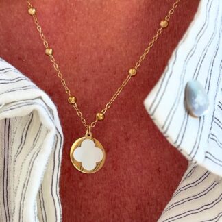 Collier Médaillon Trèfle nacré