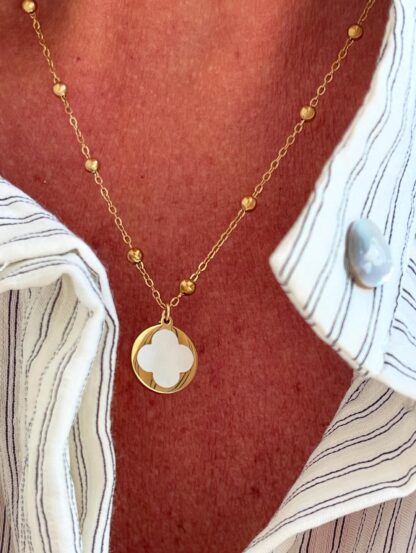 Collier Médaillon Trèfle nacré