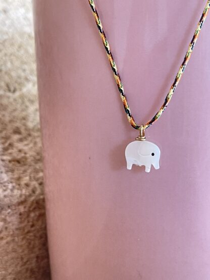 Collier (ou Bracelet) Eléphant en Nacre – Image 2