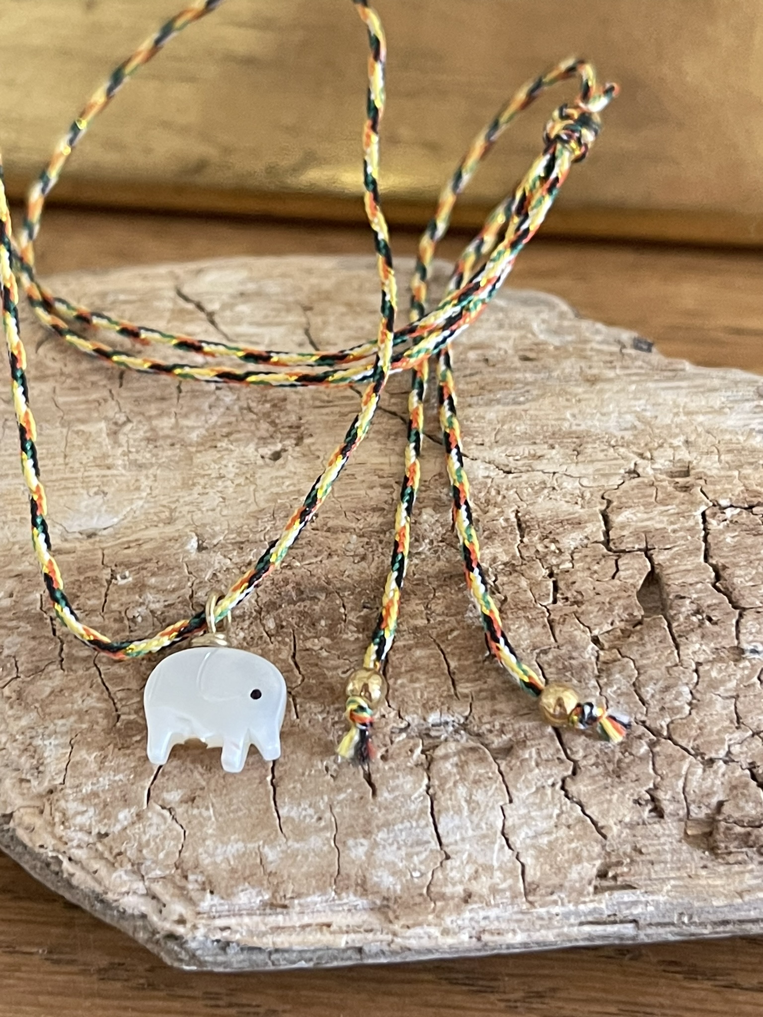 Collier (ou Bracelet) Eléphant en Nacre – Image 3