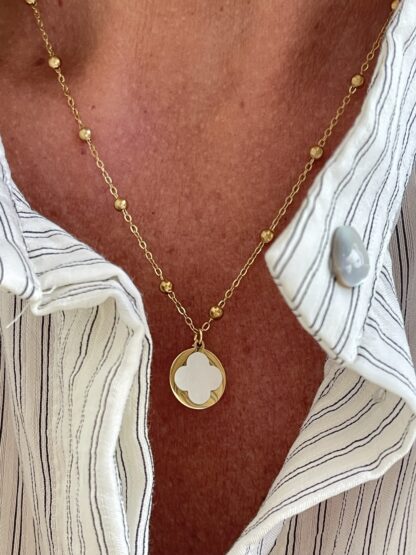 Collier Médaillon Trèfle nacré – Image 3