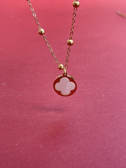 Collier Médaillon Trèfle nacré – Image 4