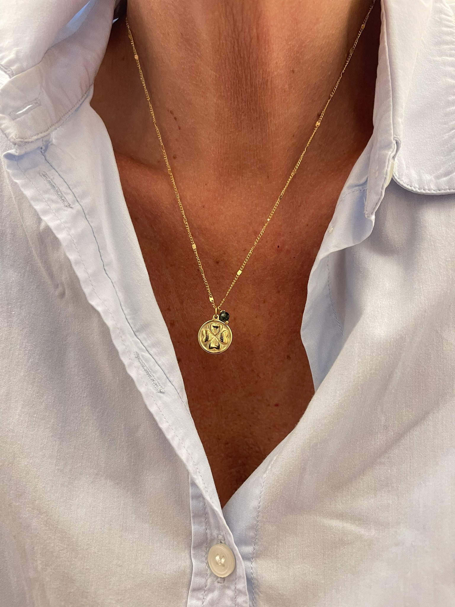 Collier Médaille Trèfle et Perle – Image 4