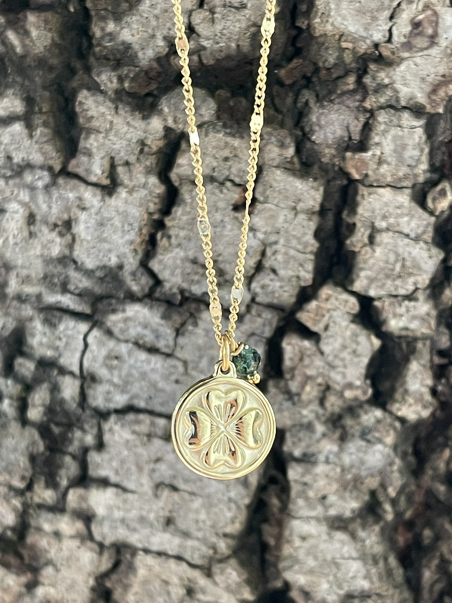 Collier Médaille Trèfle et Perle – Image 3